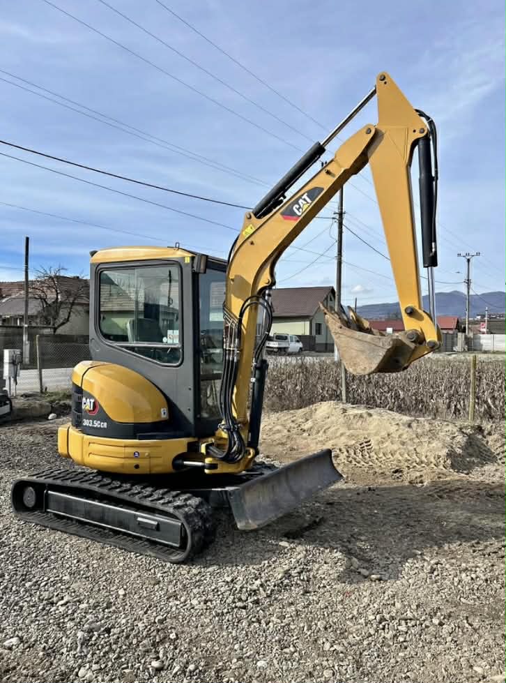 Мини багер на обект